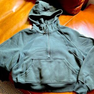 Lululemon crop hoodie half zipper size small green color